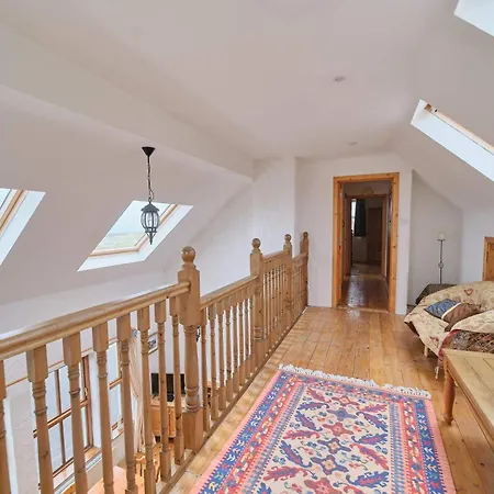 בית נופש 4 Bedroom Traditional With Sea View By Travel Lets Homes *