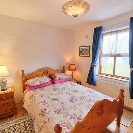 4 Bedroom Traditional With Sea View By Travel Lets Homes * גווידור