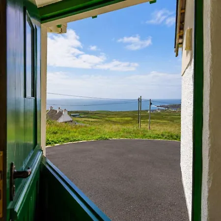 4 Bedroom Traditional With Sea View By Travel Lets Homes
