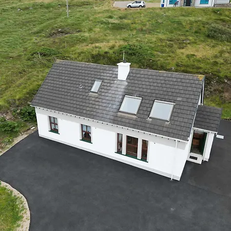 4 Bedroom Traditional With Sea View By Travel Lets Homes Casa vacanze Gaoth Dobhair