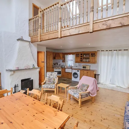 4 Bedroom Traditional With Sea View By Travel Lets Homes *