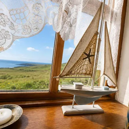 4 Bedroom Traditional With Sea View By Travel Lets Homes בית נופש