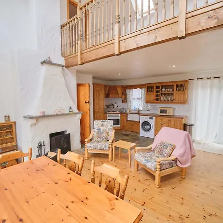 Casa vacanze 4 Bedroom Traditional With Sea View By Travel Lets Homes