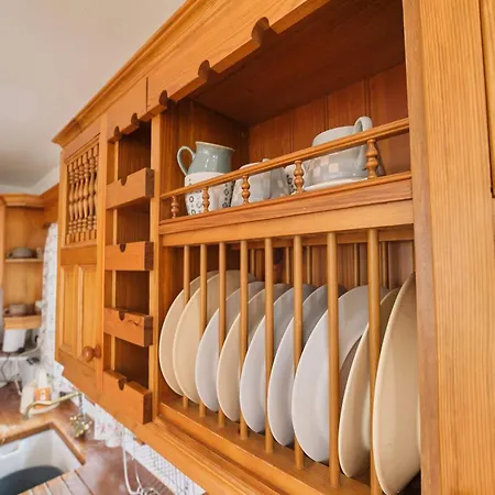 4 Bedroom Traditional With Sea View By Travel Lets Homes