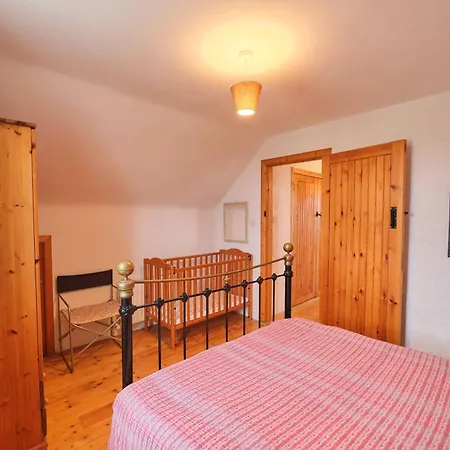 4 Bedroom Traditional With Sea View By Travel Lets Homes בית נופש *