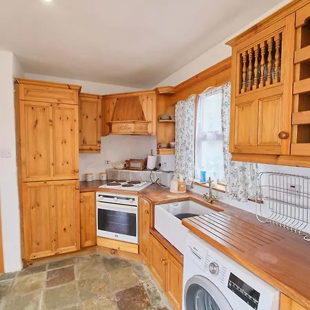 4 Bedroom Traditional With Sea View By Travel Lets Homes Casa vacanze