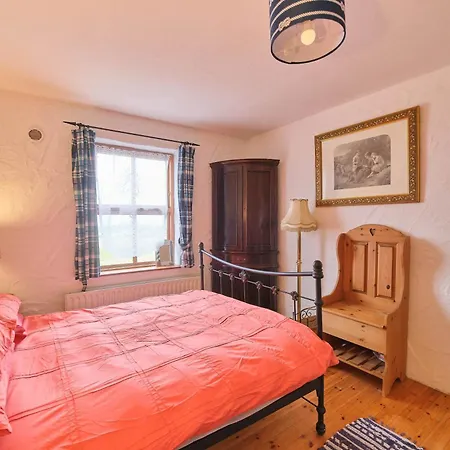 4 Bedroom Traditional With Sea View By Travel Lets Homes גווידור