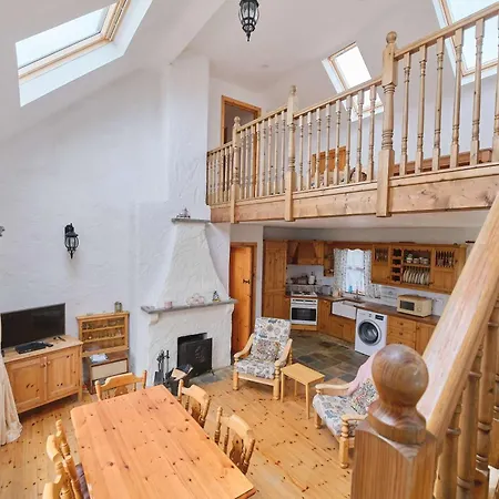 4 Bedroom Traditional With Sea View By Travel Lets Homes *