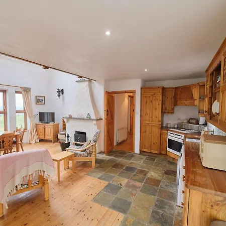 4 Bedroom Traditional With Sea View By Travel Lets Homes * Gaoth Dobhair