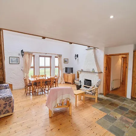 Casa vacanze 4 Bedroom Traditional With Sea View By Travel Lets Homes *